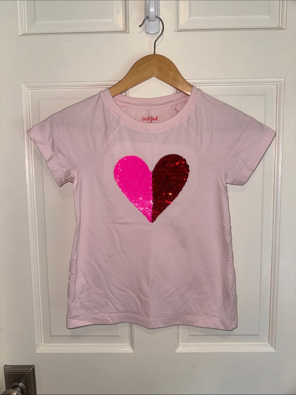 Cat & Jack Light Pink Short Sleeve Tee with Reversible Sequin Heart size M 7/8